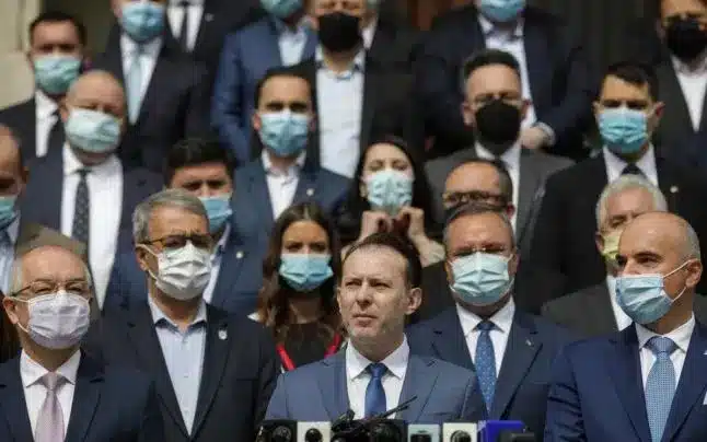 PNL: „Remanierea nu se anunță înainte în presă, ci se discută în interiorul partidului”