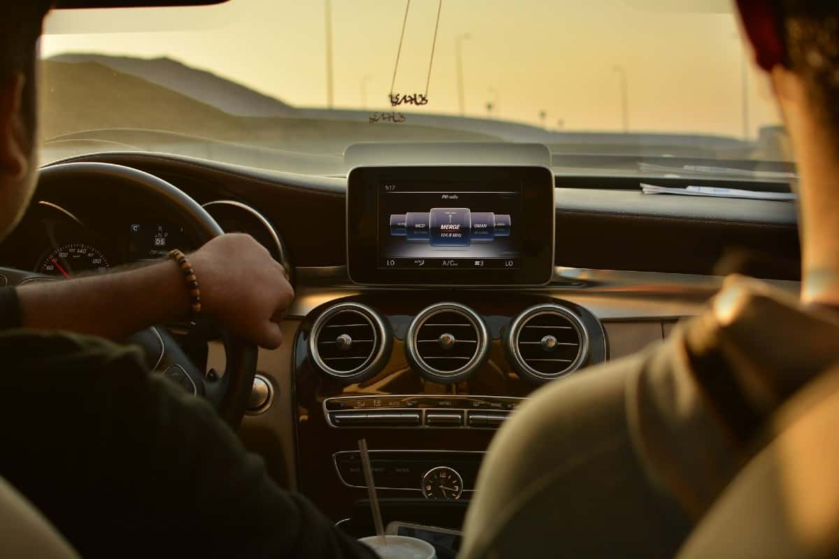 Condu cu plăcere spre orice destinație cu ajutorul unui serviciu închirieri auto economic!