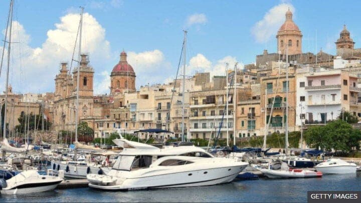 Pașapoartele de aur din Malta: „lacune” găsite în schema de cetățenie