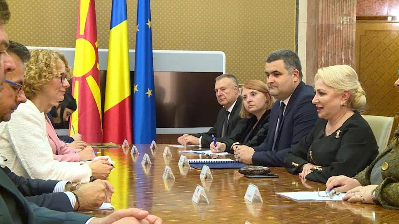 Dăncilă a discutat cu ministrul Apărării al Macedoniei de Nord despre parcursul european al țării