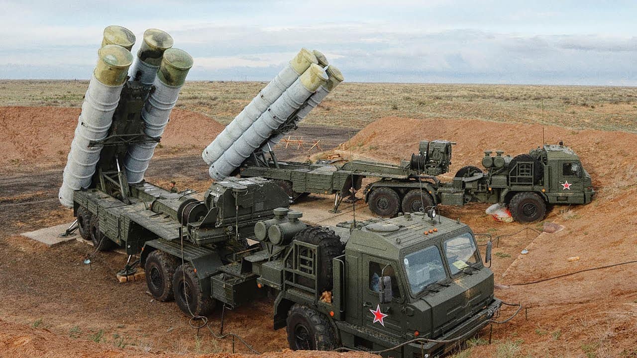 Vladimir Putin a desfășurat temutele rachete de apărare rusești S-400, în două locații din Moscova