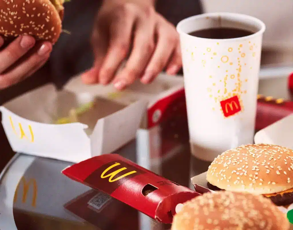 Care este secretul unei relații speciale pe care McDonald’s și Coca-Cola o au din 1955.