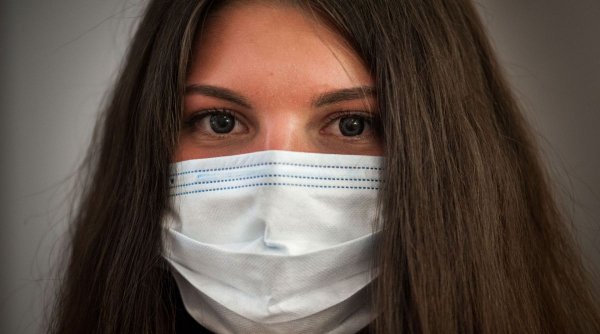 Numărul românilor infectaţi cu COVID-19 s-a triplat în ultimele trei săptămâni