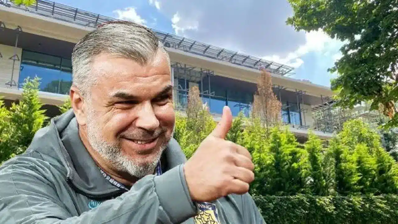 Renumitul antrenor Cosmin Olăroiu, a trecut de la fotbal la imobiliare, acesta a ridicat un bloc de lux. Preţul unui apartament ajunge până la 2,2 milioane de euro