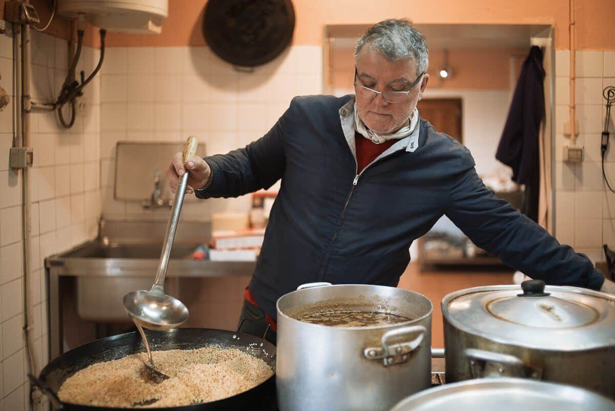 Ospătar în România, patron de restaurant în Spania