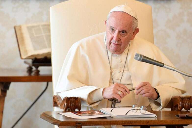 ​Papa Francisc îi avertizează pe seminariști și preoți asupra pornografiei digitale