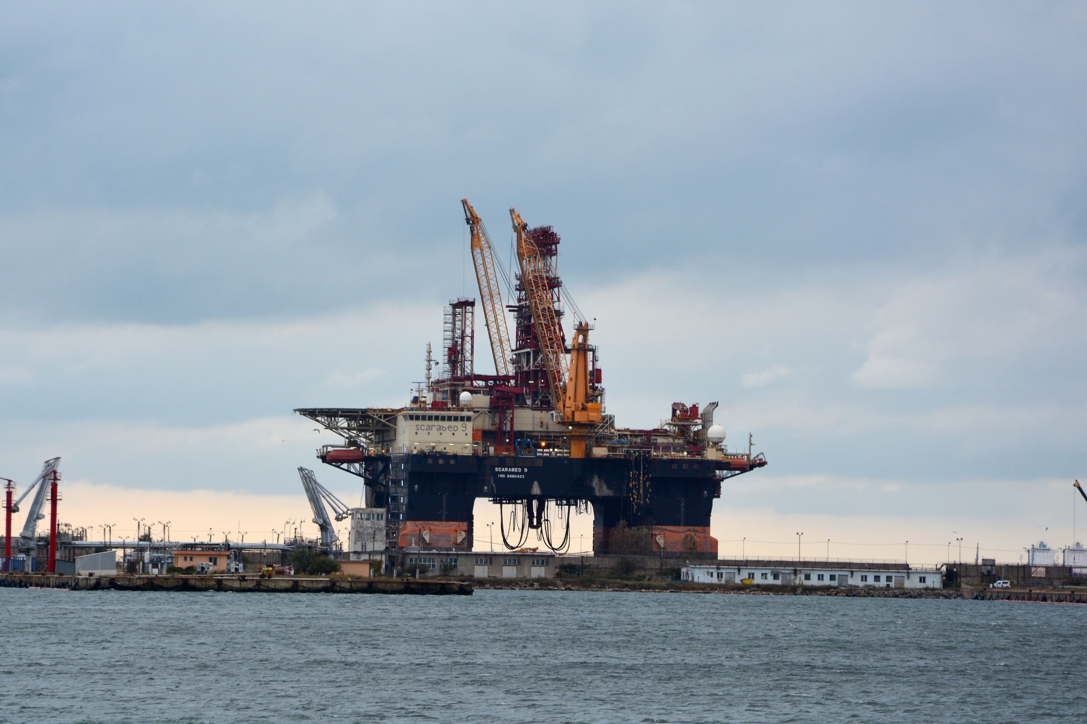 Companiile OMV Petrom şi Romgaz investesc 4 miliarde euro în Neptun Deep