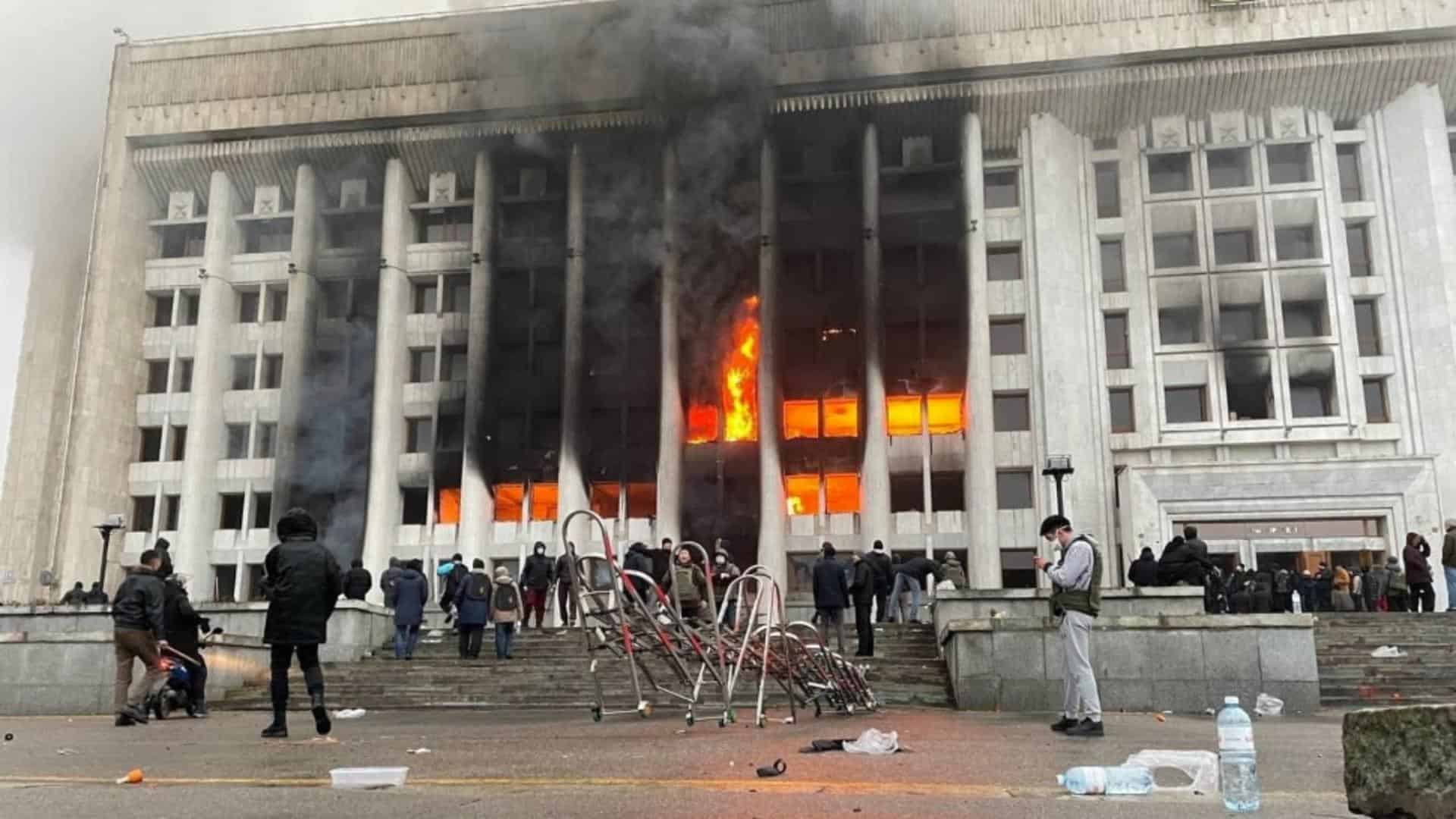 Continuă protestele în Kazahstan, din cauza creșterii bruște a prețului la gaze