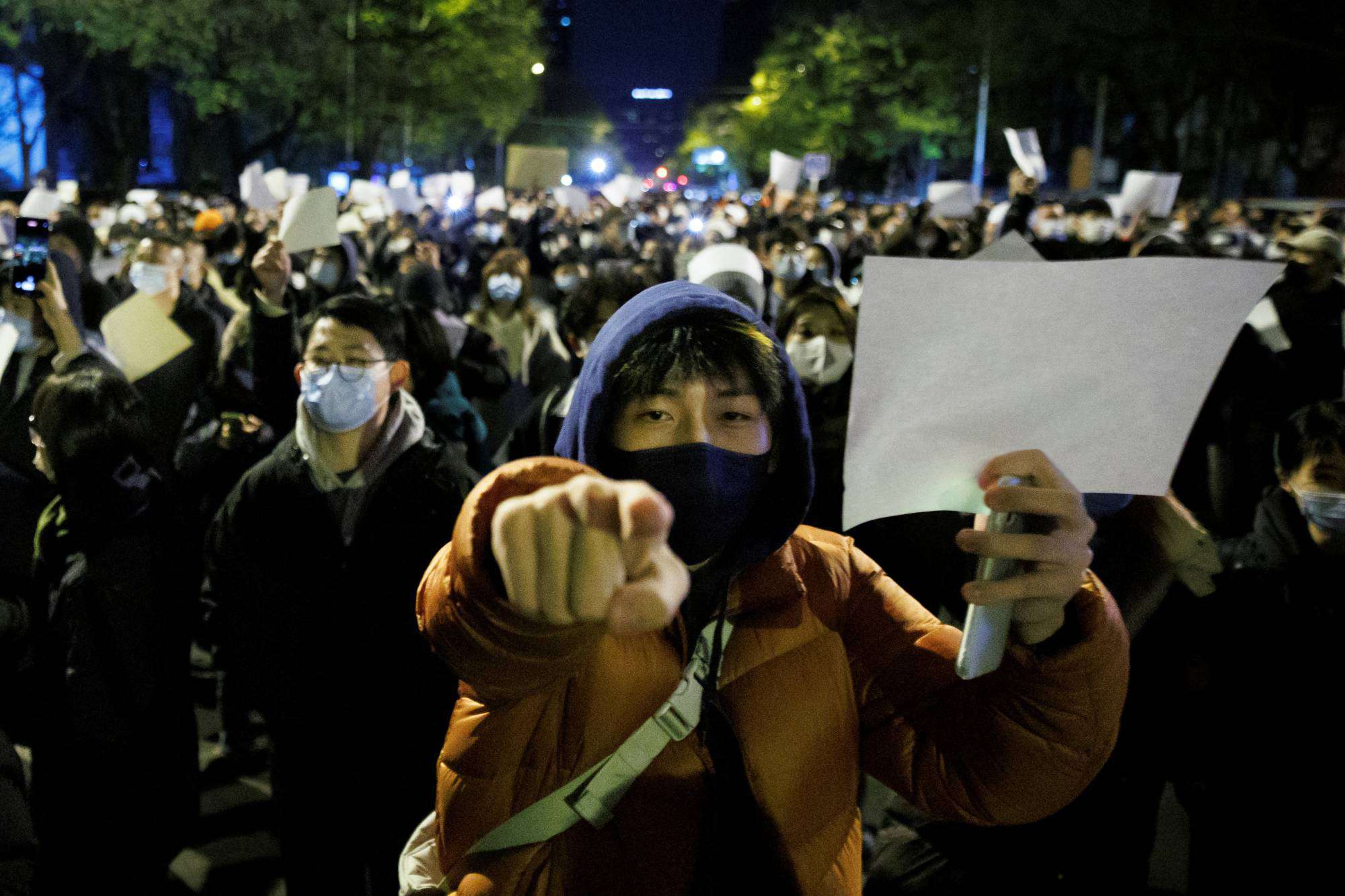 Protestarii chinezi: „Ne ștergem cu disperare mesajele vechi de pe chat”