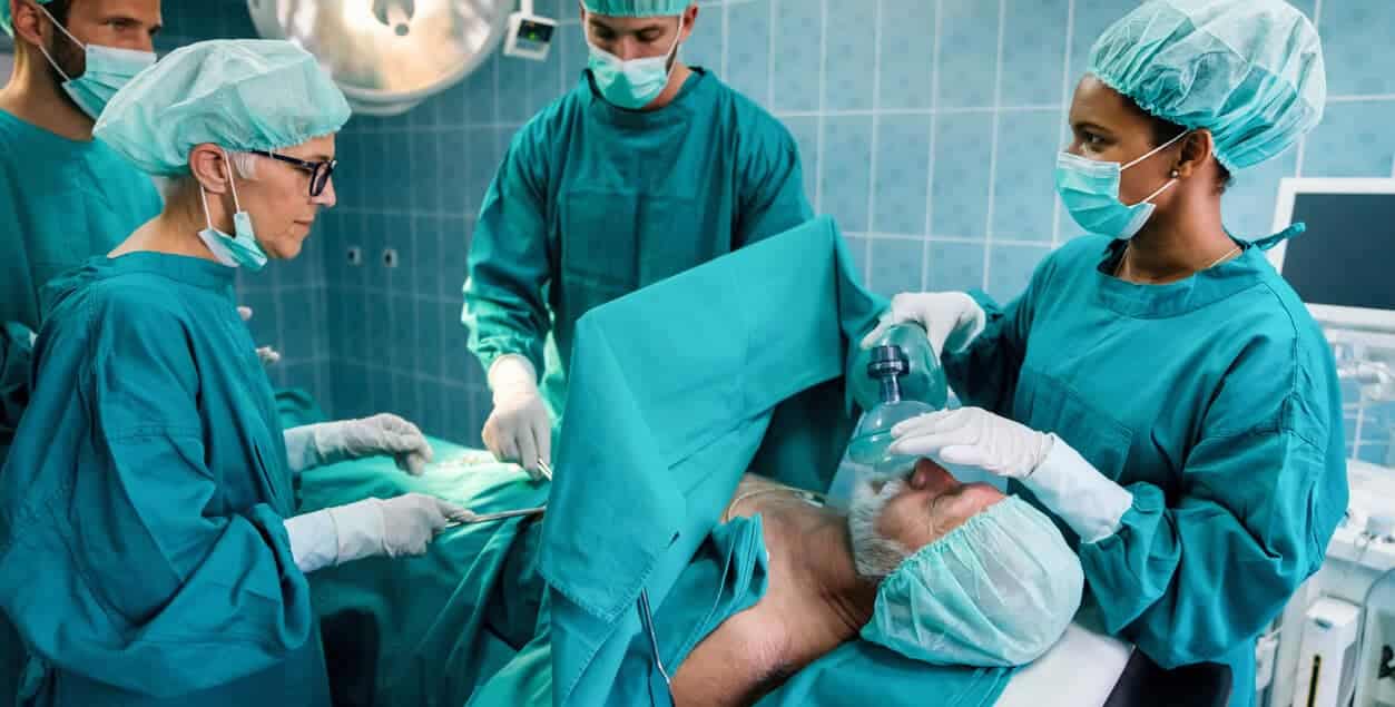Din cauză că lipsește un medicamente important, operațiile care nu sunt urgente au fost amânate