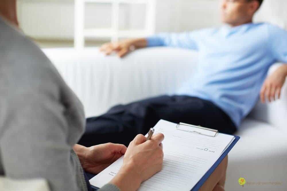 Tot mai mulți români au apelat la ajutorul psihoterapeutului. Iată de ce
