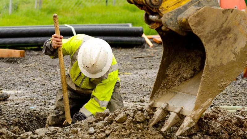 În România, vor scădea salariile din cauza eliminării facilităților fiscale