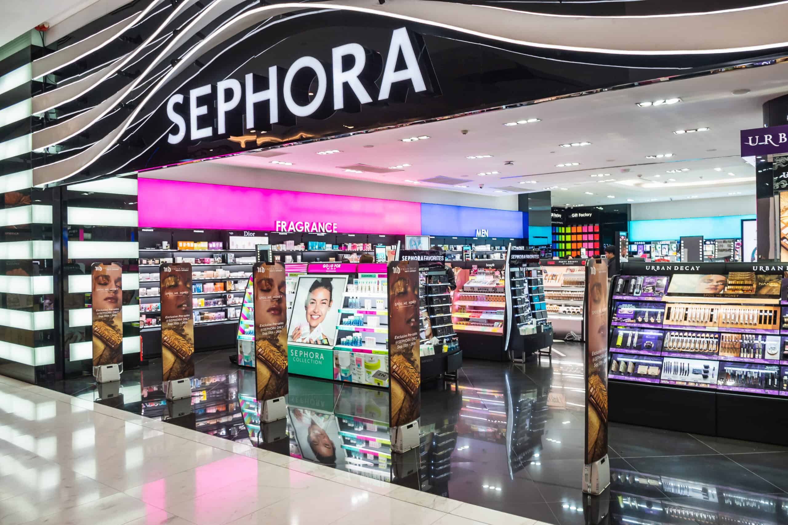 În Rusia, magazinele Sephora vor funcționa de acum sub marca Ile de Beaute