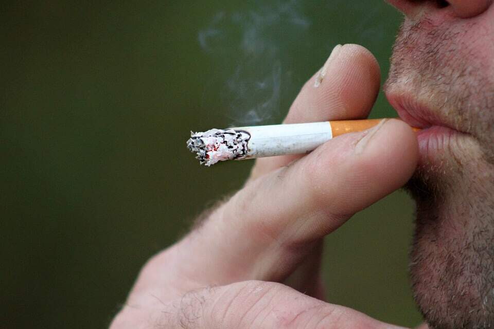 Ministrul Sănătății declarații uimitoare care nu corespund fișei postului: „Oamenii ar trebui să aibă voie să fumeze, să bea și să mănânce cât vor”