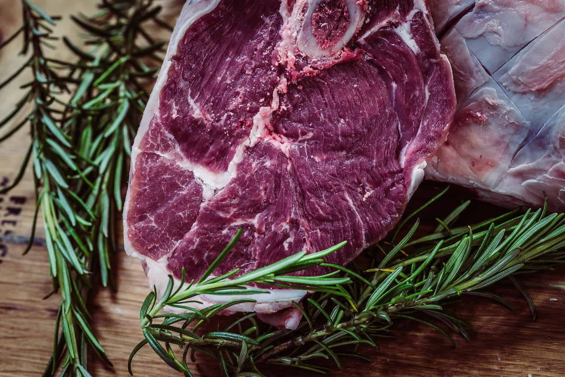 Europarlamentarii au aprobat creșterea importurilor americane de carne de vită în UE