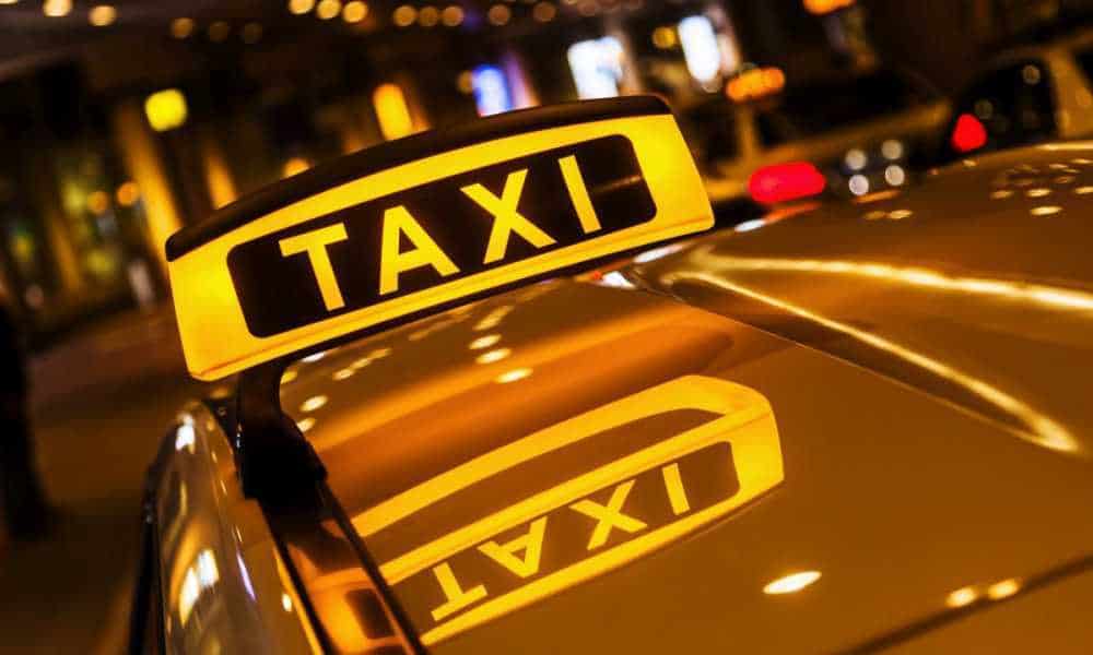 Amenzi de aproape 40.000 de lei şi autorizaţii reţinute taximetristilor din Bucuresti