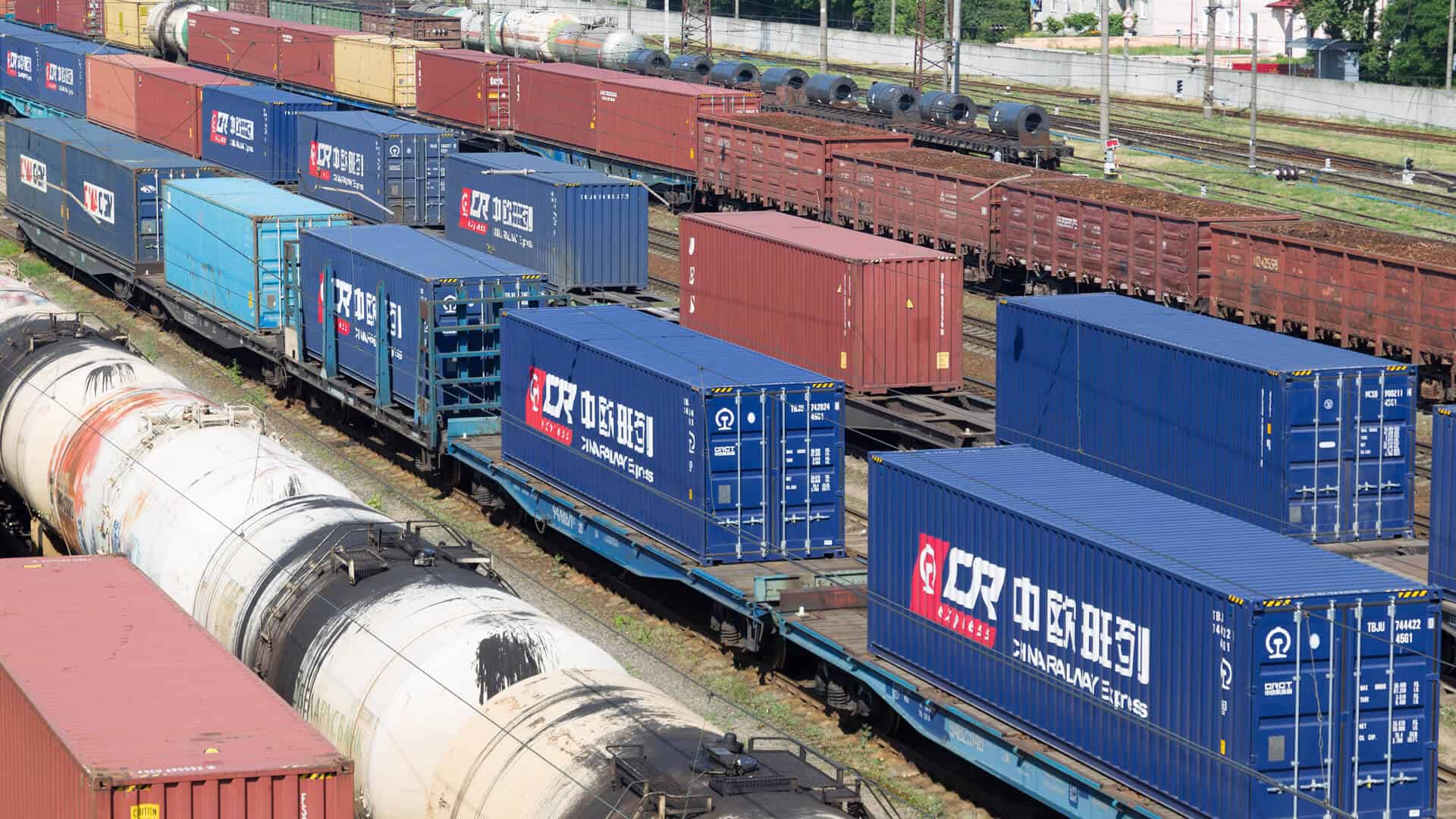 Transporturile de marfă cu trenul între China și Europa au devenit „o alternativă”, mult mai frecventă în timpul pandemiei