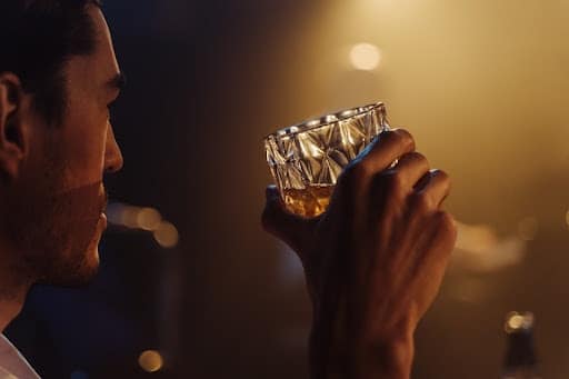 Cum să bei un whiskey de calitate: 4 sfaturi utile