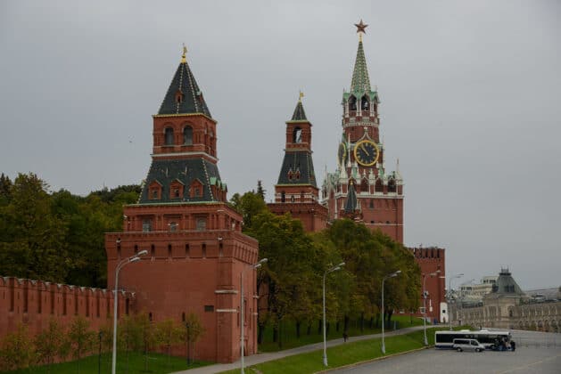 Kremlinul îl invită pe Zelenski la Moscova, oferind garanții totale de securitate