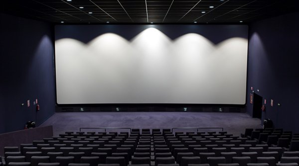 În Arad, cinematograful Dacia a fost transformat în biserică