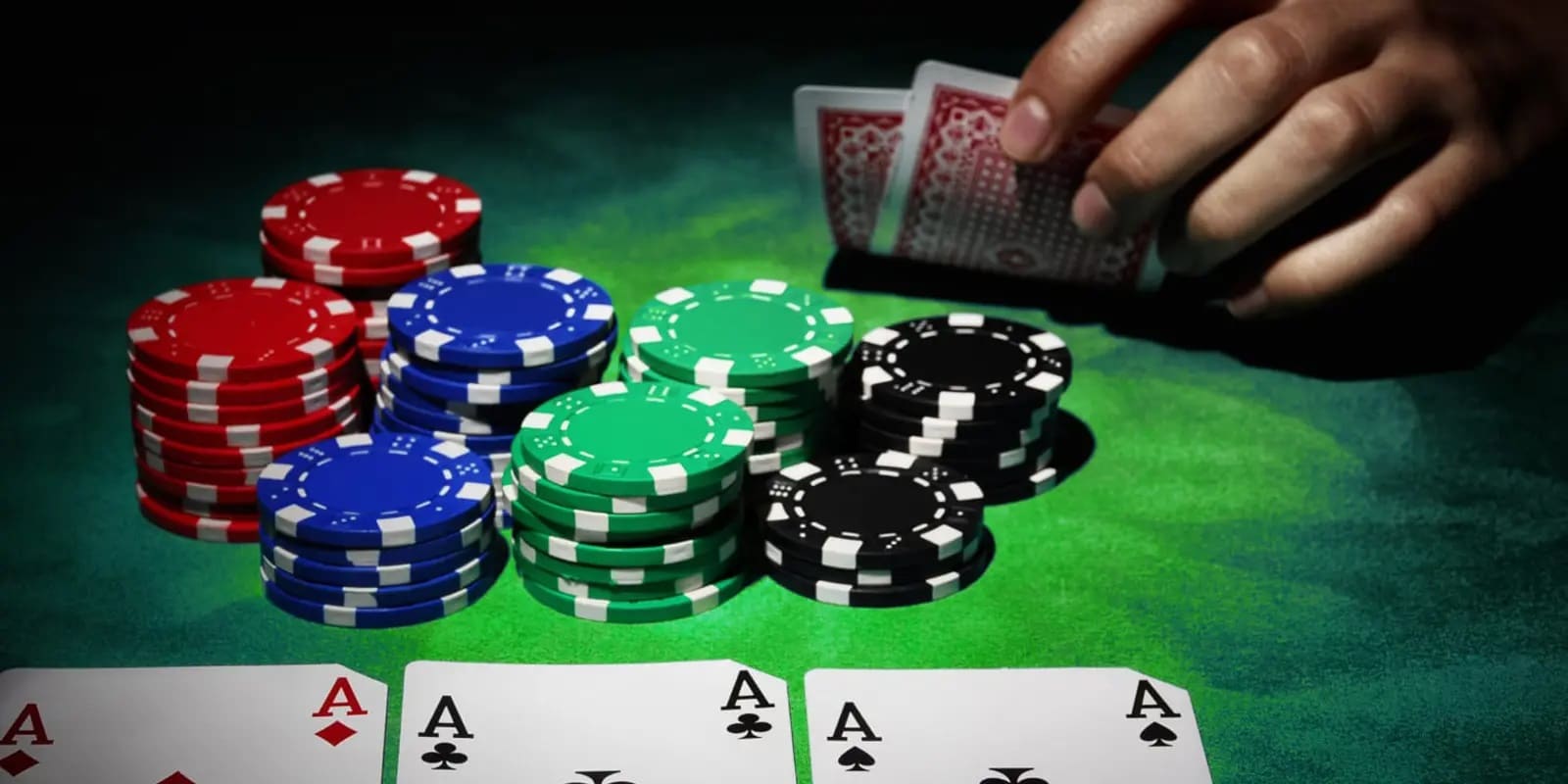 Patru lecții din poker care pot fi aplicate și în investiții