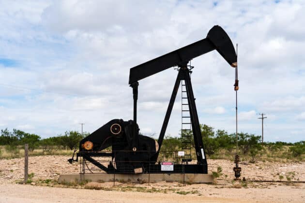 Banca Mondială: Prețul mediu al petrolului va fi de 90 de dolari pe baril în acest an și va scădea în 2024