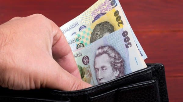 Taxele și majorările intră în vigoare, după promulgarea legii, în două etape