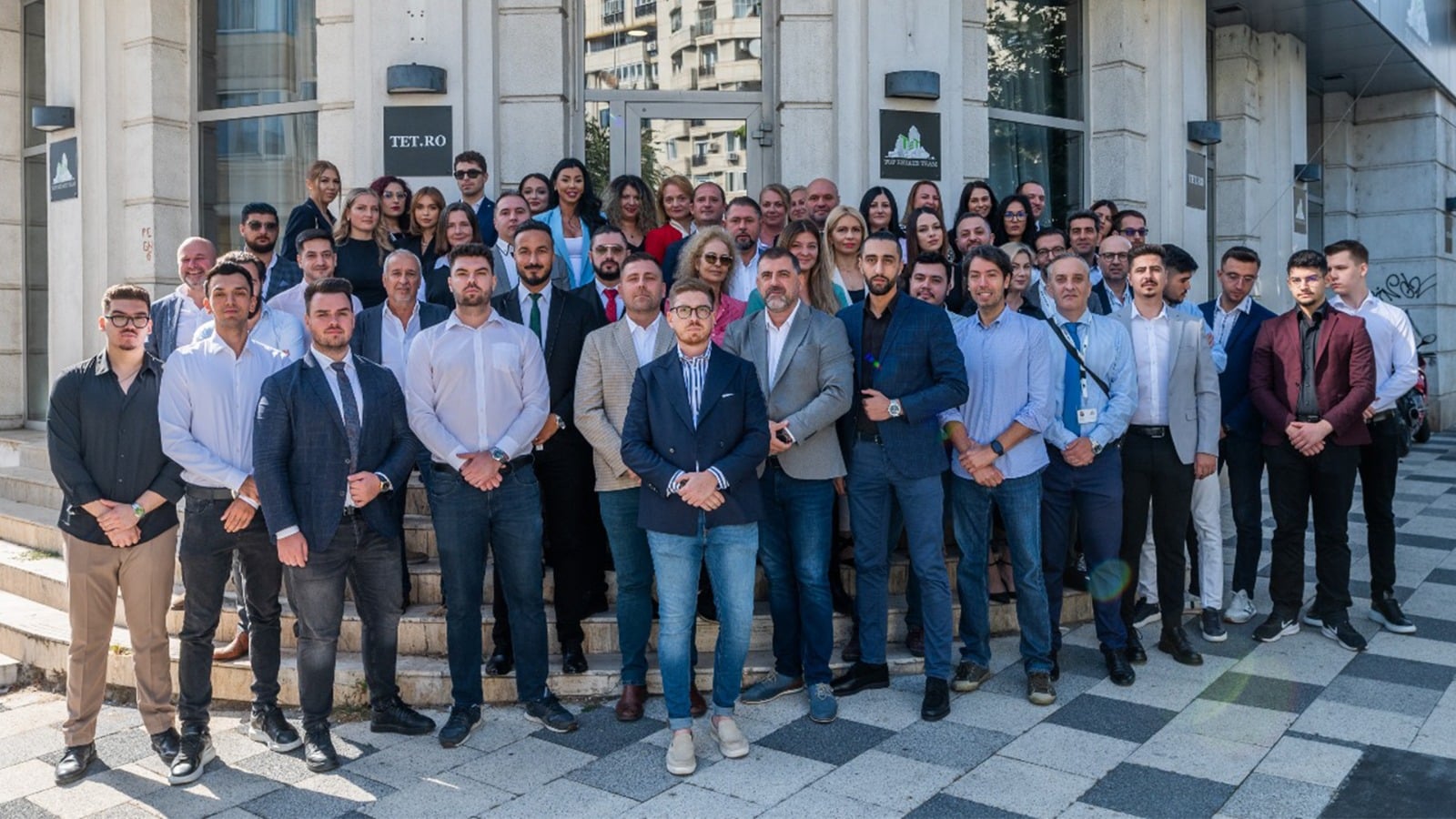 TOP ESTATE TEAM își continuă ascensiunea la mai puțin de un an de la desprinderea de francizor și se asociază cu două birouri, în sistem de parteneriat, din București și Constanța.