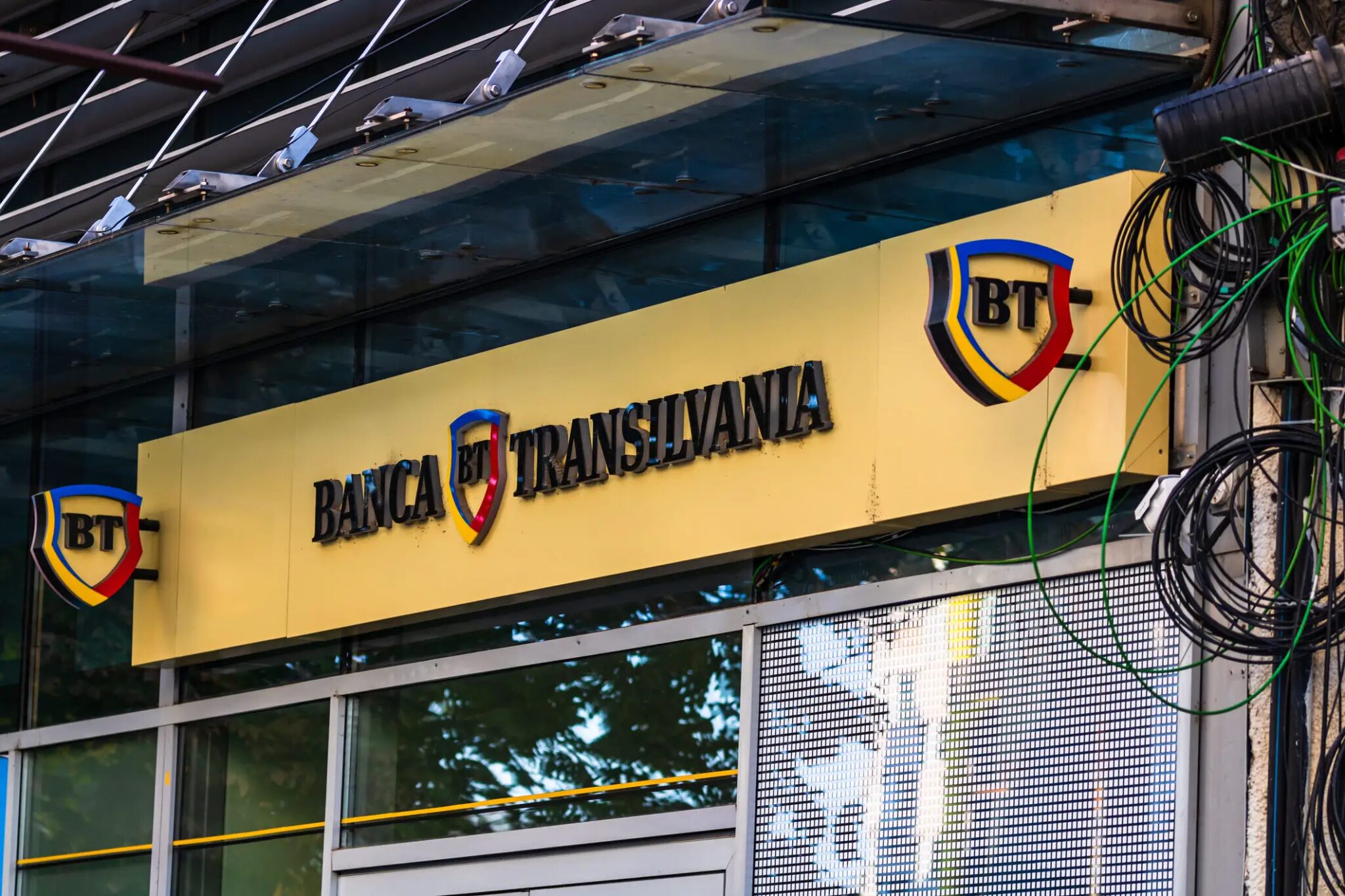 Banca Transilvania a luat decizia de a amâna creşterea comisioanelor la tranzacţiile cu numerar