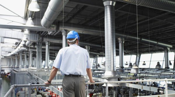 În România „Sunt firme care dau şi 1.800 euro pe lună şi tot au criză de angajaţi calificaţi”