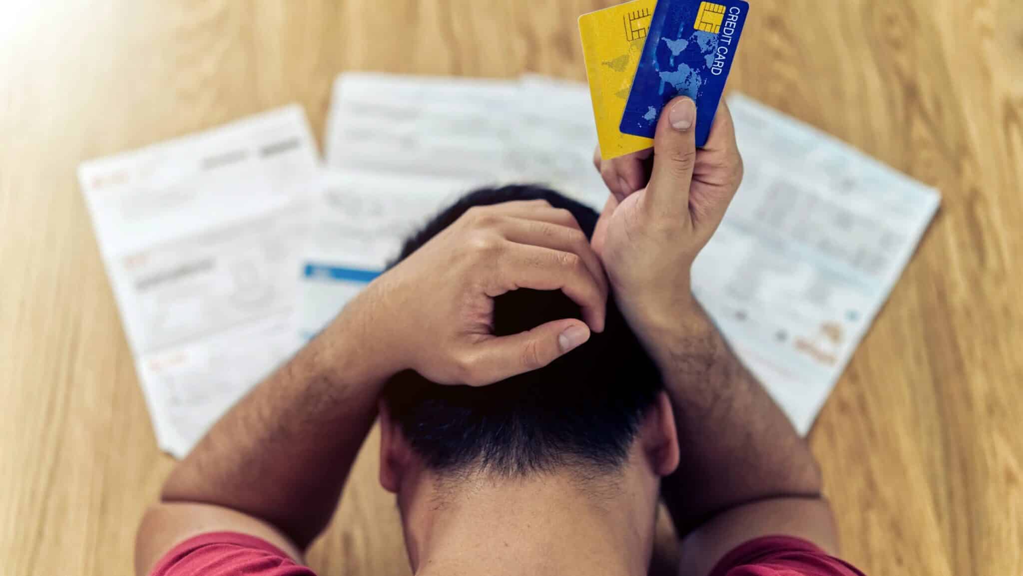 În ce condiţii, banca îţi închide cardul de credit?