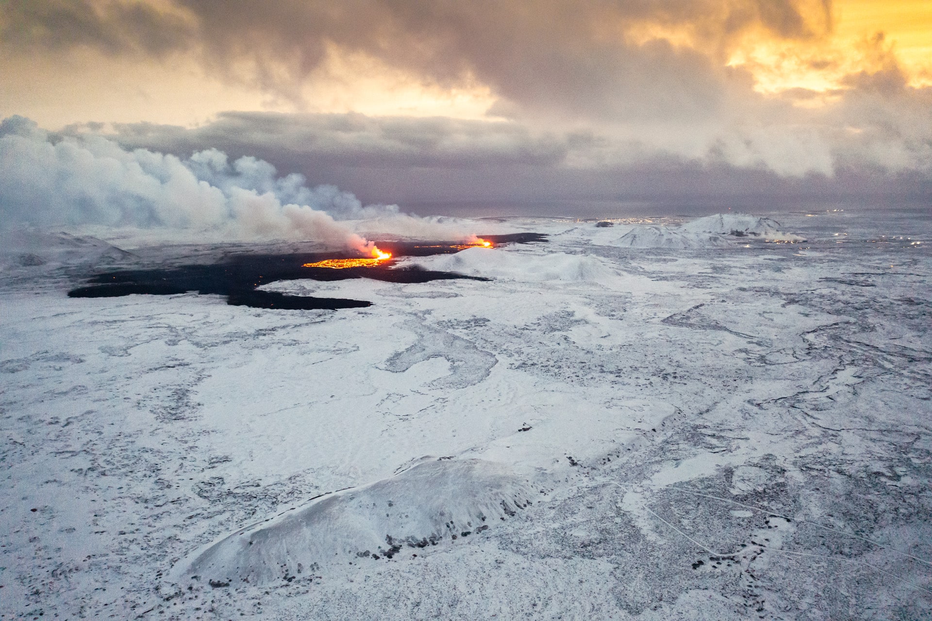 În erupţia vulcanică din Islanda, fluxul de lavă se îndreaptă spre oraşul Grindavik