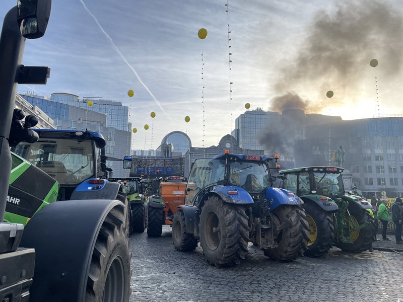 Care au fost cererile a mii de fermieri europeni care au protestat  pe 1 februarie, în fața Parlamentului European?