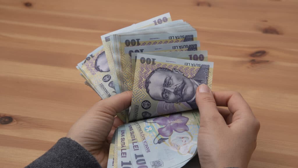 Ce trebuie să faci pentru un salariu de 7.000 de lei în România?