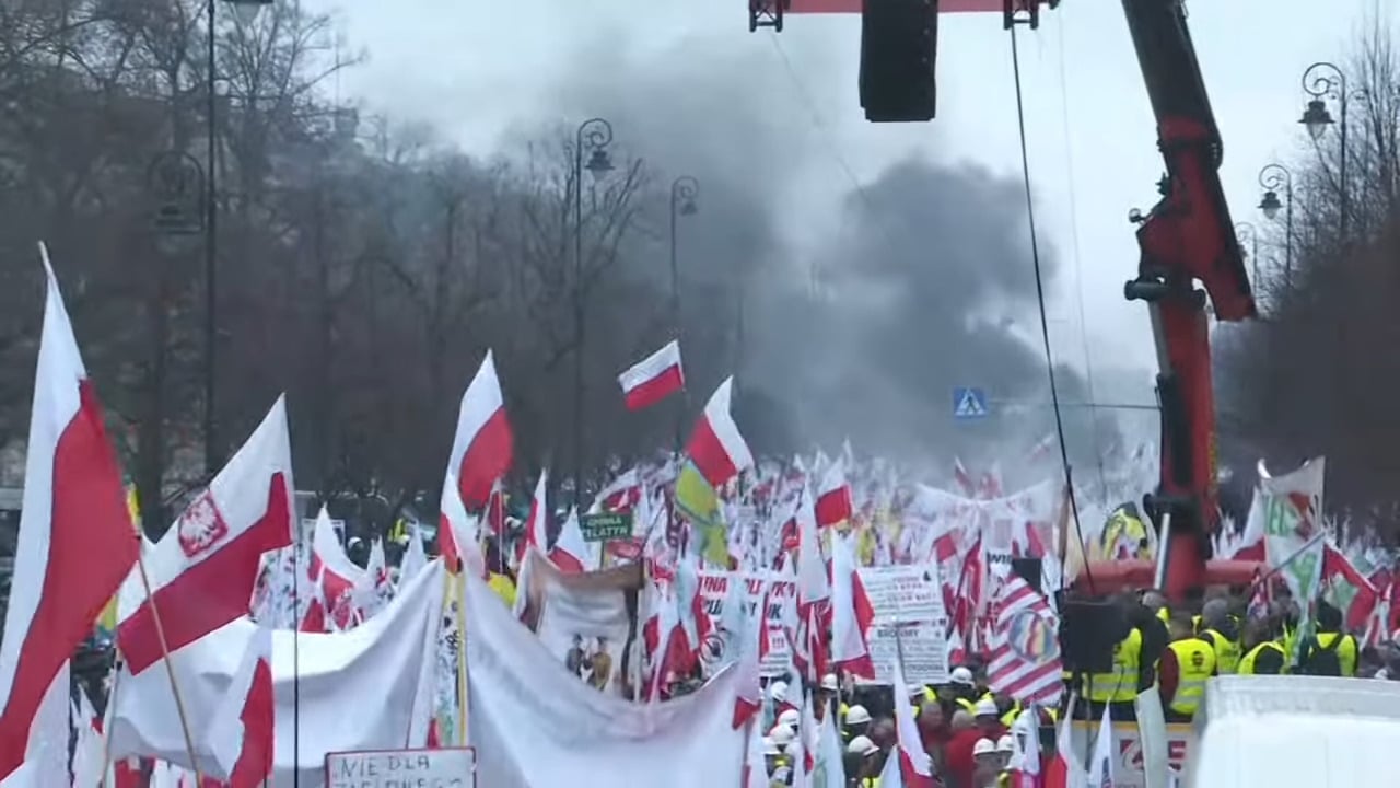 În Polonia au loc proteste violente ale fermierilor, crește presiunea asupra Guvernului Tusk