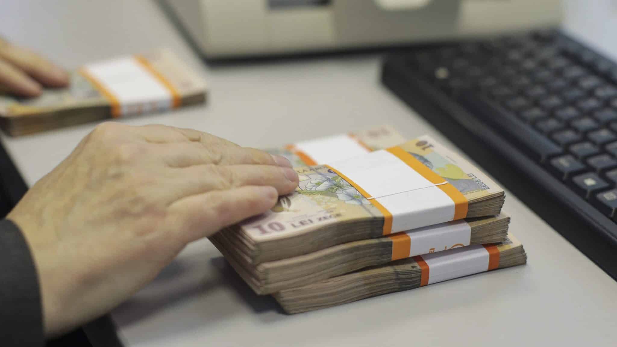 Legea care plafonează dobânzile pentru creditele de la IFN-uri a fost adoptată