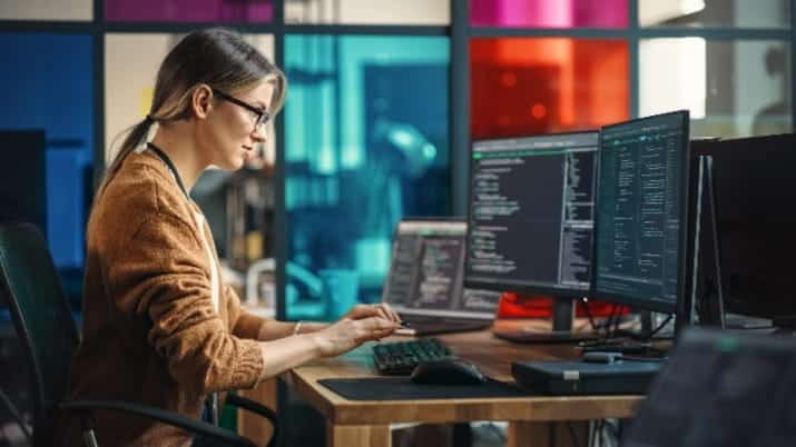 Care a fost activitatea companiilor din sectorul IT&C din România, în anul 2022?