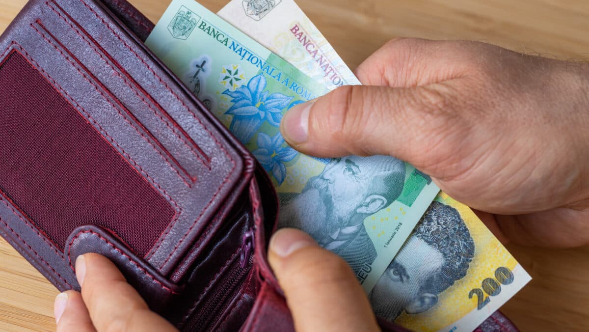 Care a fost salariul mediu şi unde au fost cele mai semnificetive creşteri, în luna aprilie din acest an
