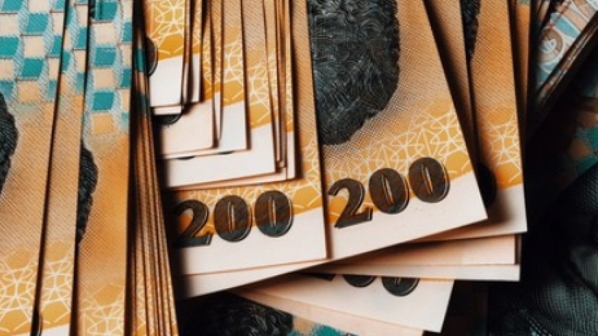 De ce plătesc românii cele mai mari dobânzi din regiune