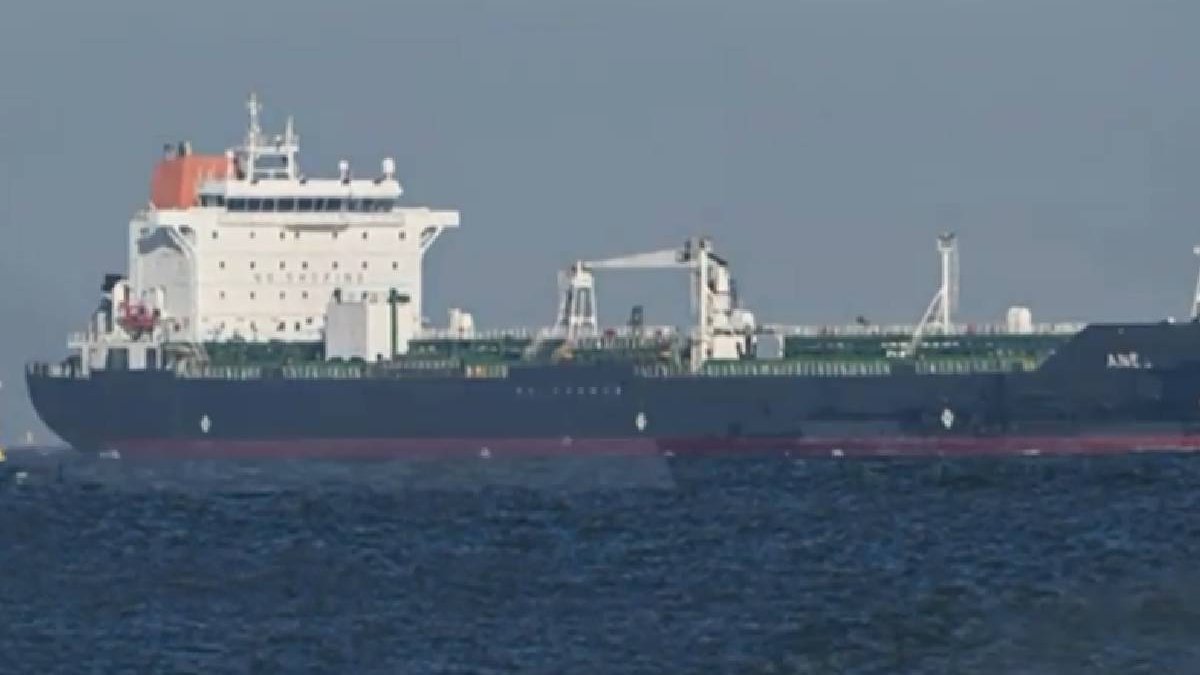 Ucraina atacă petrolierele rusești din Marea Neagră. Ce este flota fantomă și de ce contează pentru tine