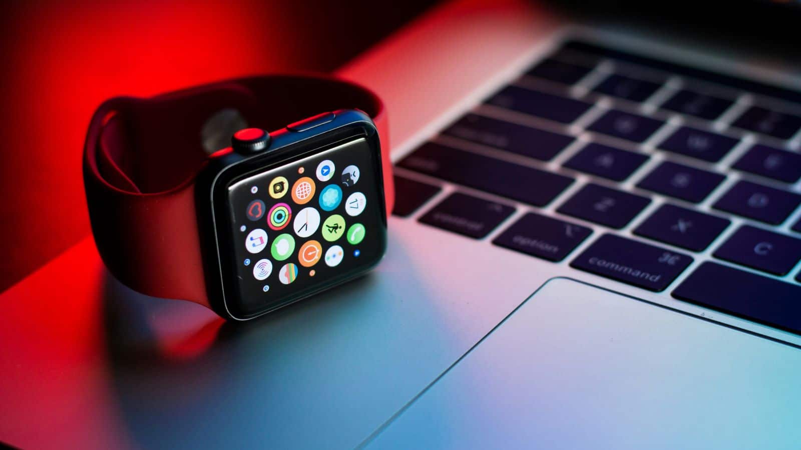 Vrei un smartwatch dar nu ești sigur ce model ți se potrivește? Citește articolul și află răspunsul!