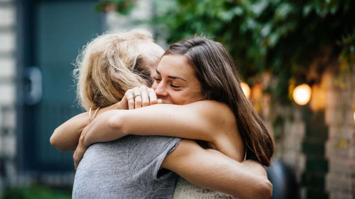 prietenii ne ajuta sa traim mai mult descoperirea inedita despre efectul pe care oamenii dragi il 914114