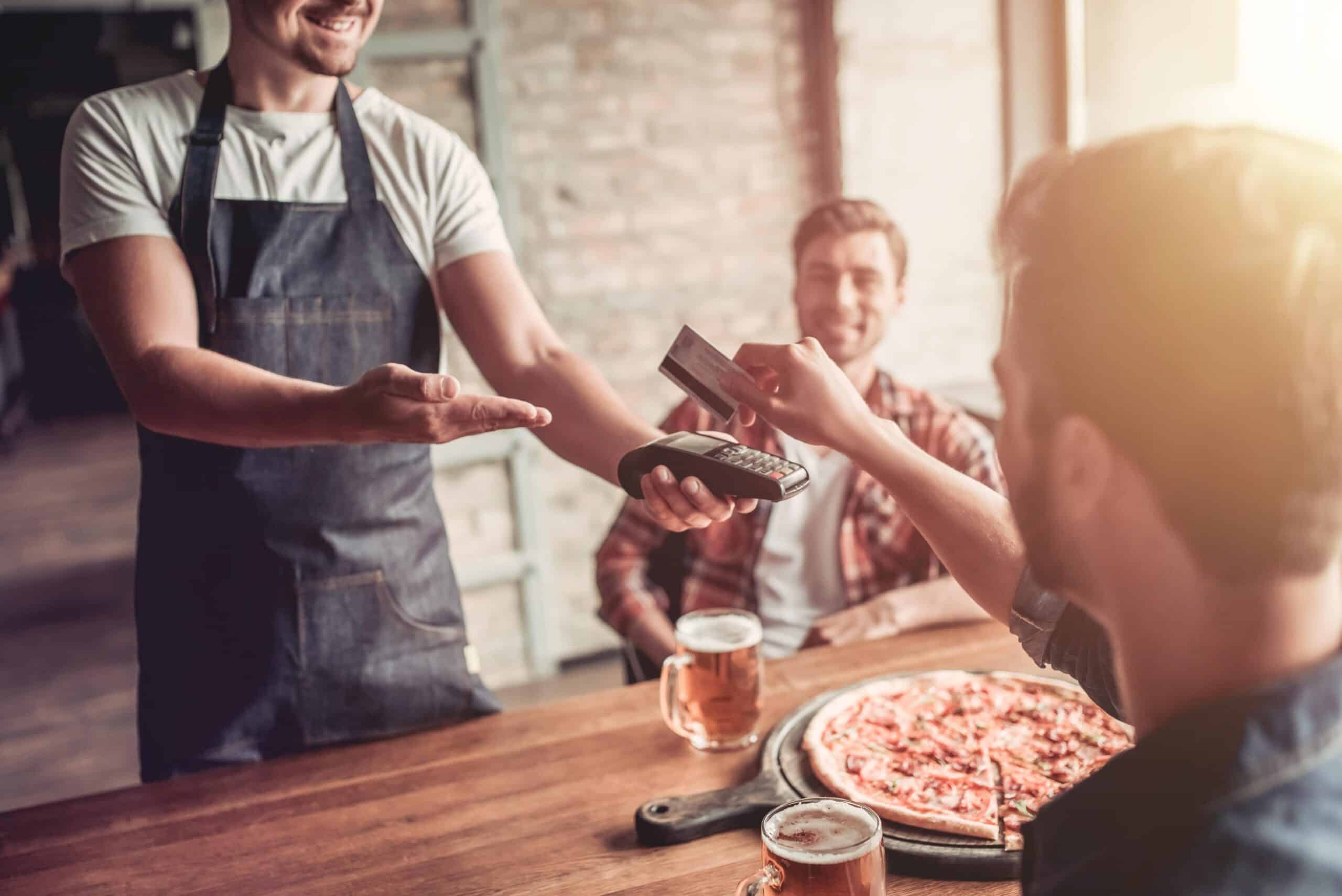 Compararea soluțiilor POS pentru diferite industrii: Retail, HoReCa și servicii