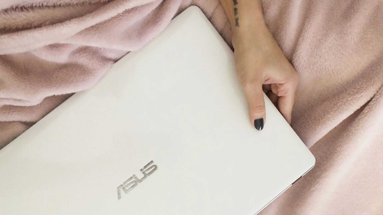Top 5 funcții interactive ale laptopurilor cu touchscreen