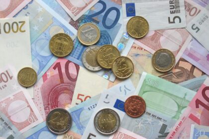 Euro aniverseaza 10 ani de existenta, zona euro