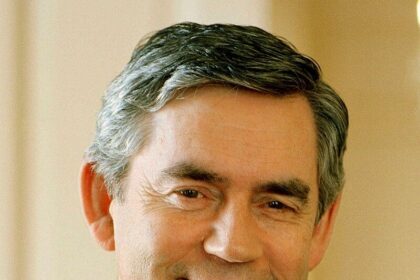 Gordon Brown promite 100.000 noi locuri de munca