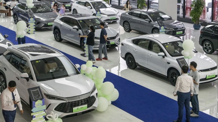 China și UE reiau negocierile pe tema prețurilor minime pentru vehiculele electrice
