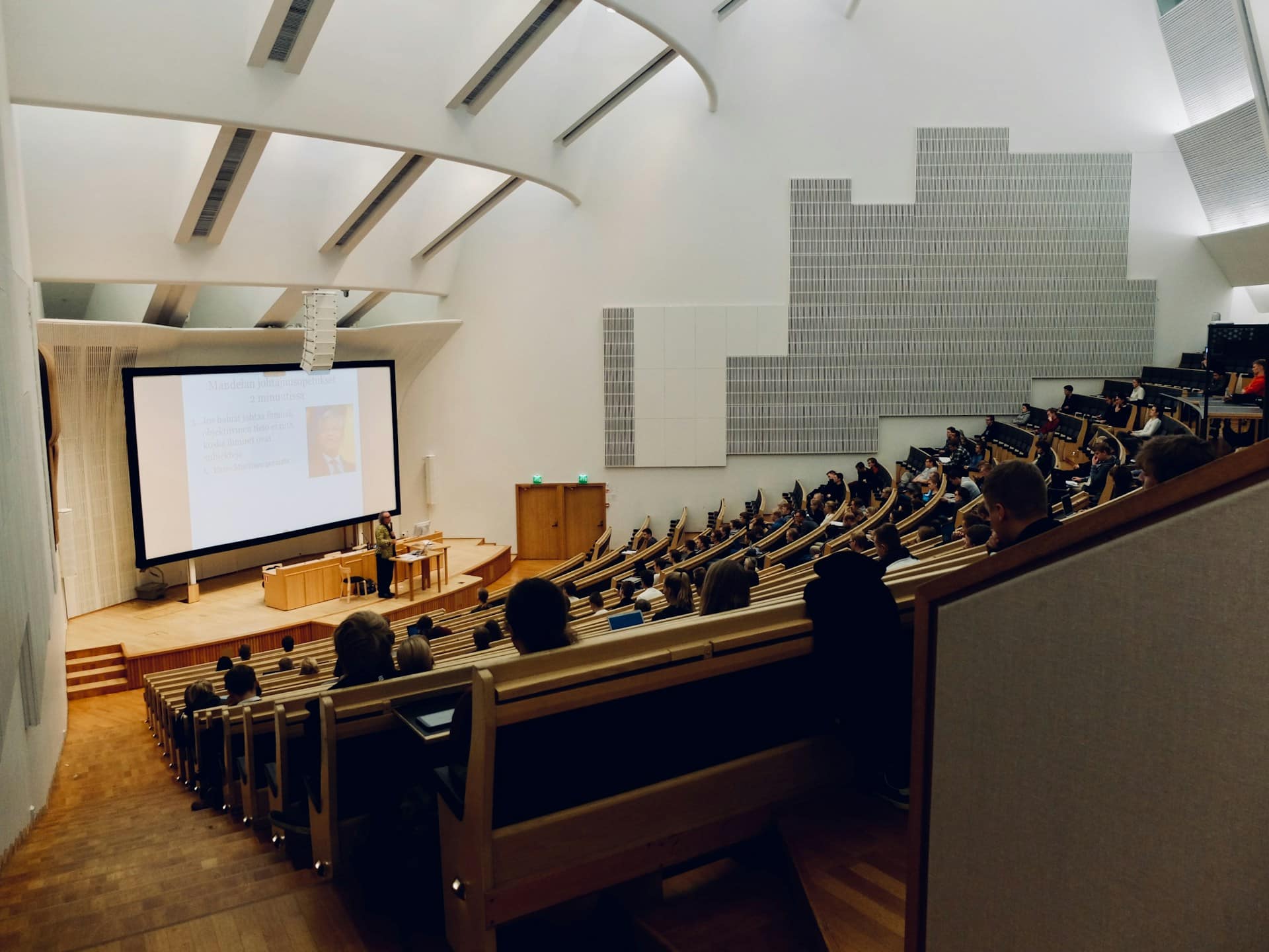 Lux la preț de nimic! Cât plătesc studenții din Timișoara la cămin