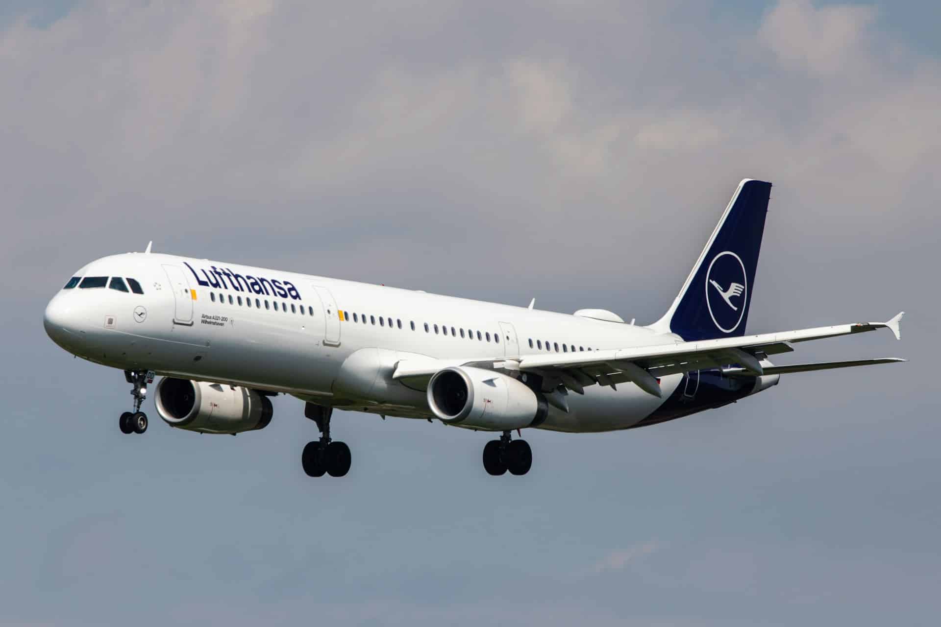 Lufthansa pariază pe inteligența artificială: „Viitorul va fi mai eficient fără oameni”