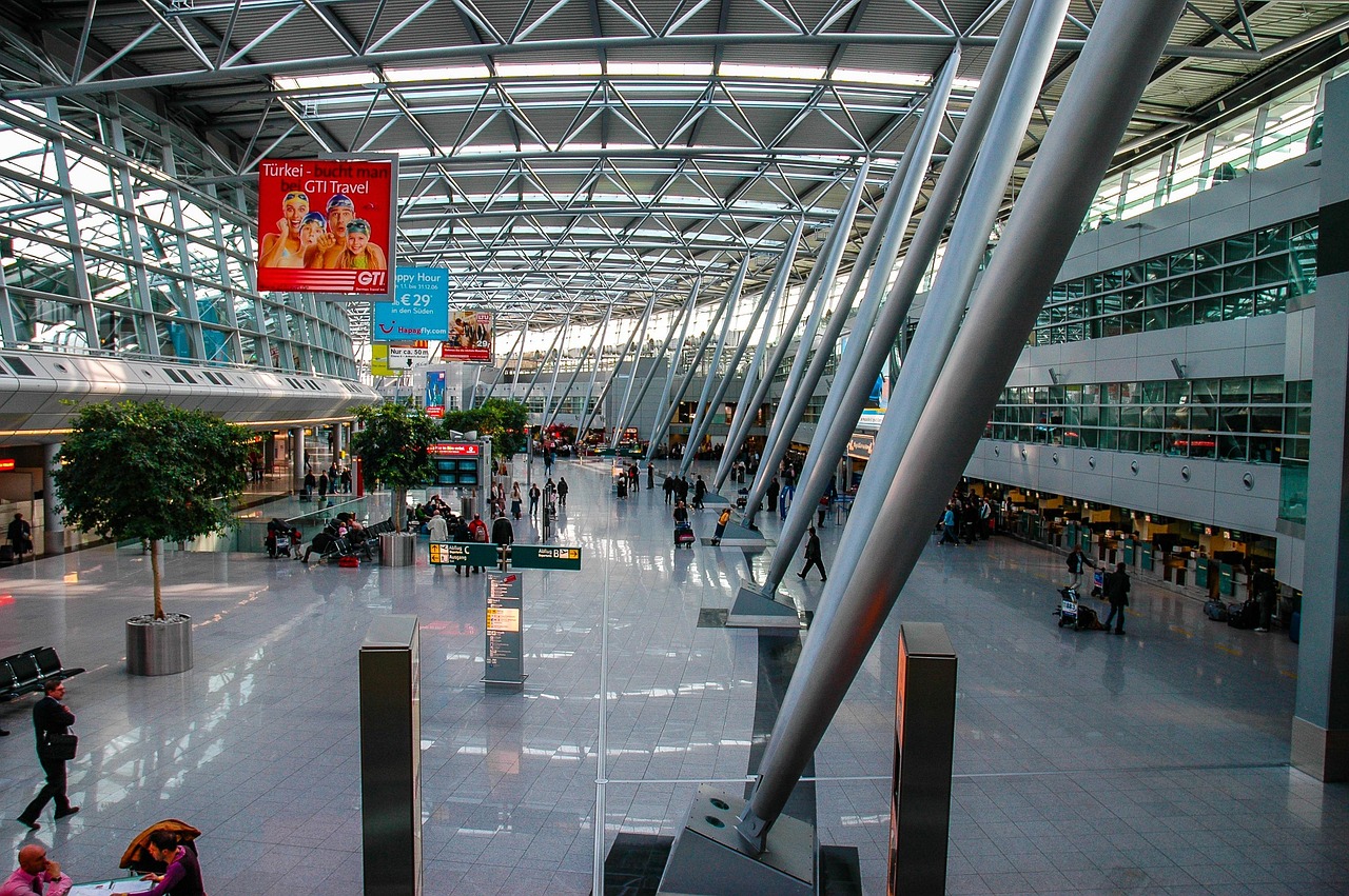 Haos pe aeroportul din Munchen. Zeci de zboruri anulate după apariția unor drone